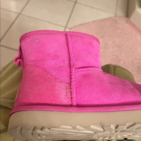 UGG pink shoes size 8 - Picture 9 of 10